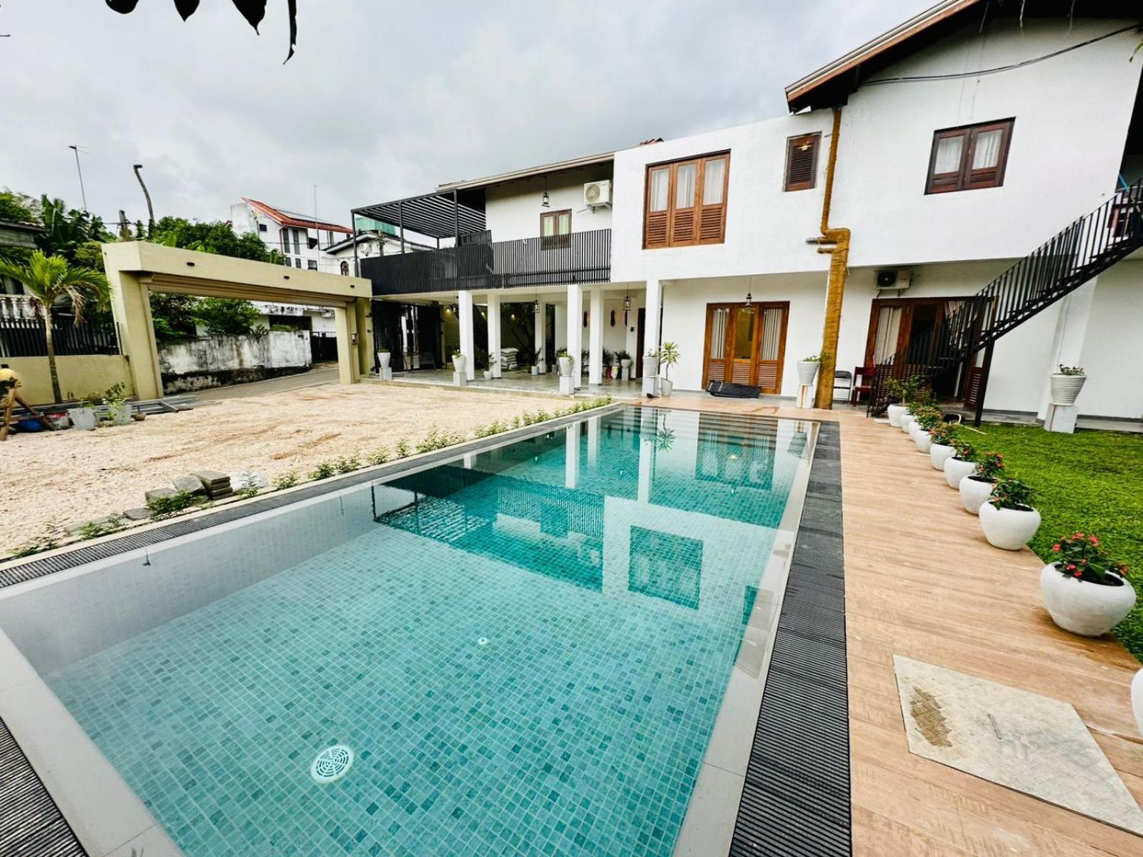 The Villa Kalbashi Kotte - Luxury Stay With Swimming Pool Sri Jayewardenepura Kotte Bagian luar foto