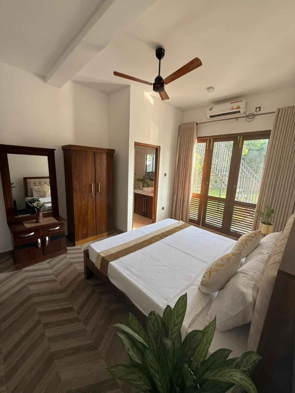 The Villa Kalbashi Kotte - Luxury Stay With Swimming Pool Sri Jayewardenepura Kotte Bagian luar foto