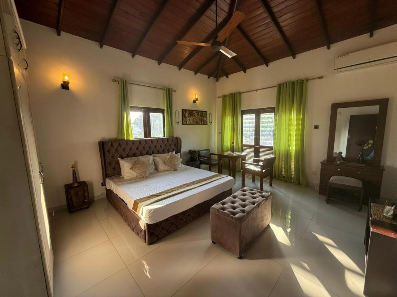 The Villa Kalbashi Kotte - Luxury Stay With Swimming Pool Sri Jayewardenepura Kotte Bagian luar foto